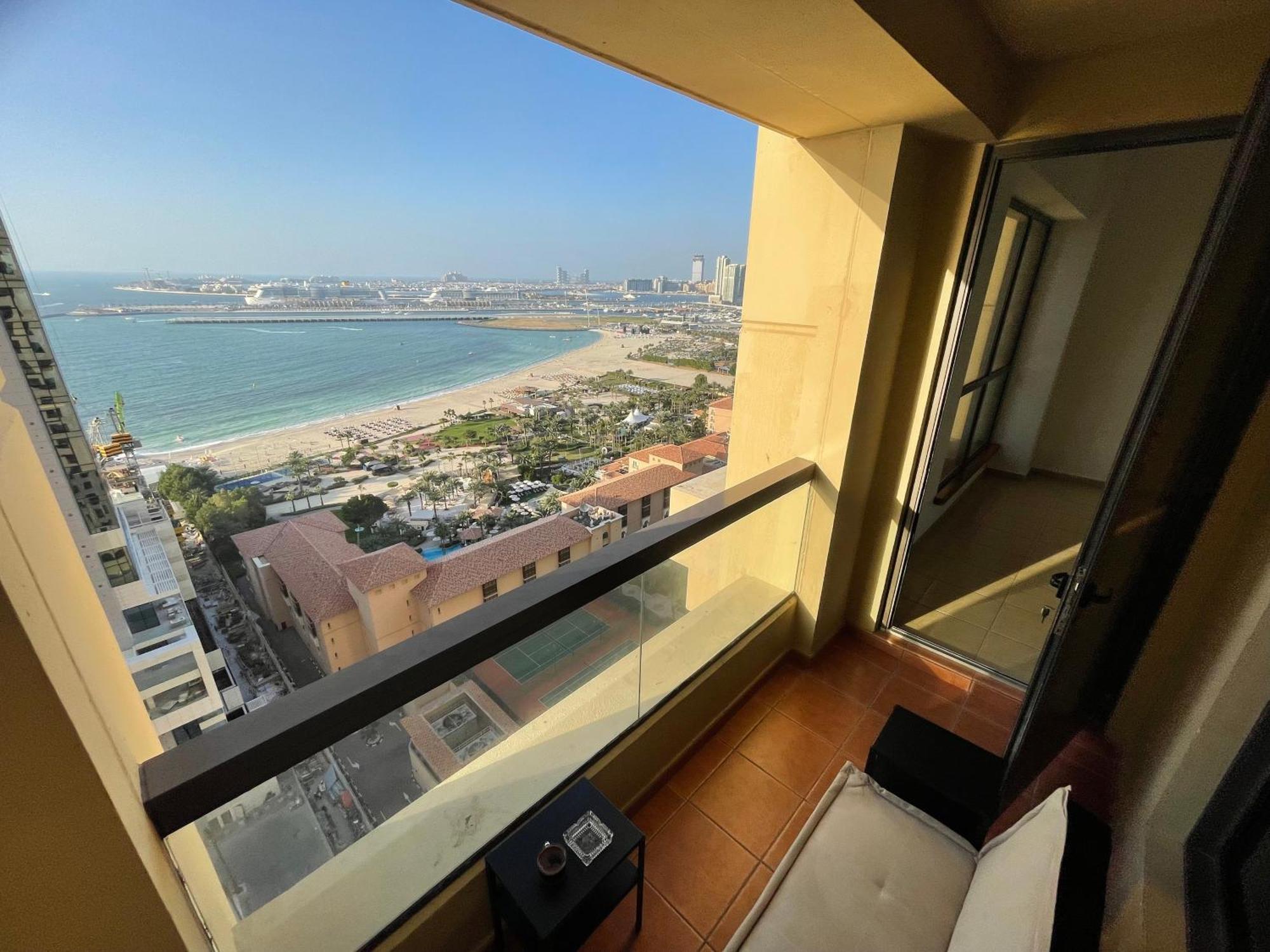 Seaview Beach Hostel Jbr - Walk To Beach - Gym - Pool - Metro Station Dubai Ngoại thất bức ảnh