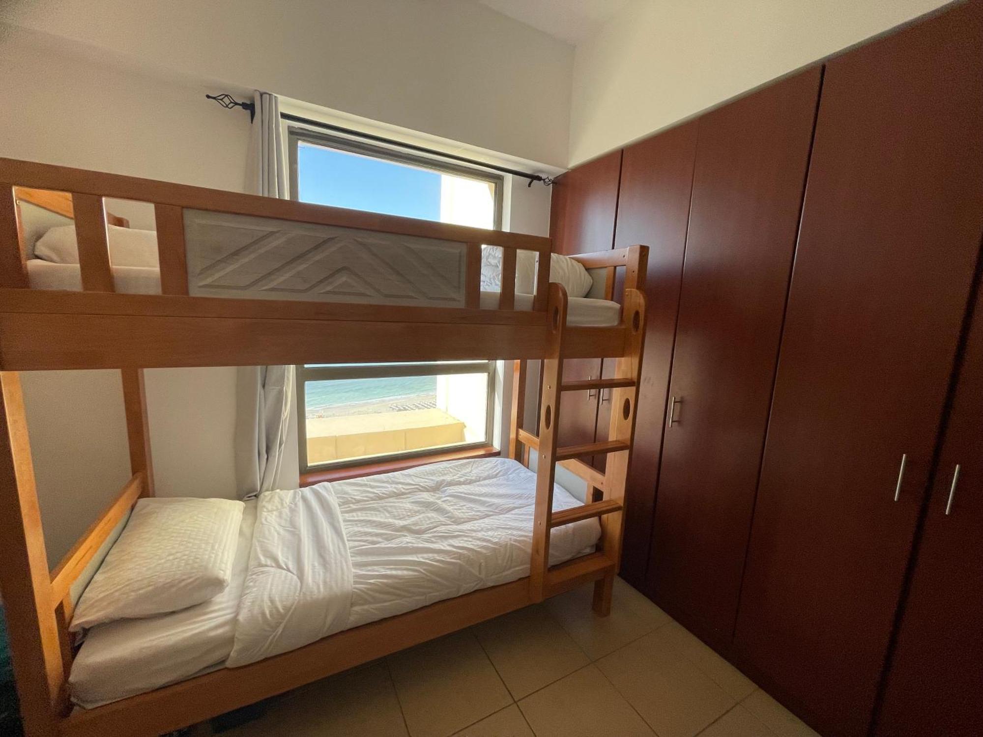 Seaview Beach Hostel Jbr - Walk To Beach - Gym - Pool - Metro Station Dubai Ngoại thất bức ảnh