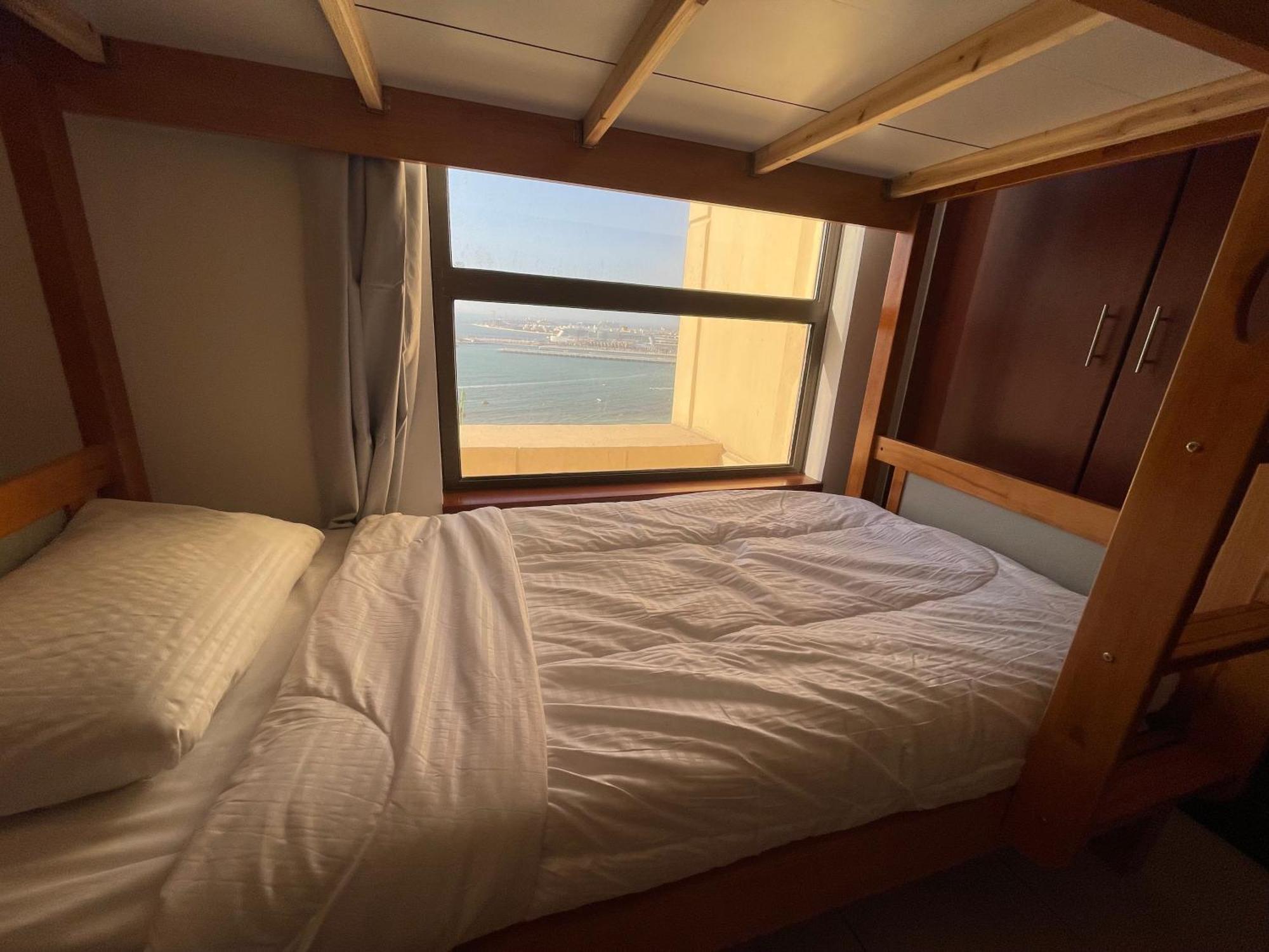 Seaview Beach Hostel Jbr - Walk To Beach - Gym - Pool - Metro Station Dubai Ngoại thất bức ảnh