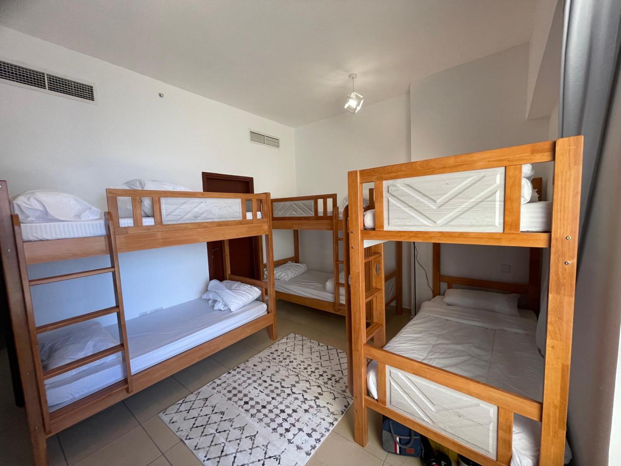 Seaview Beach Hostel Jbr - Walk To Beach - Gym - Pool - Metro Station Dubai Ngoại thất bức ảnh