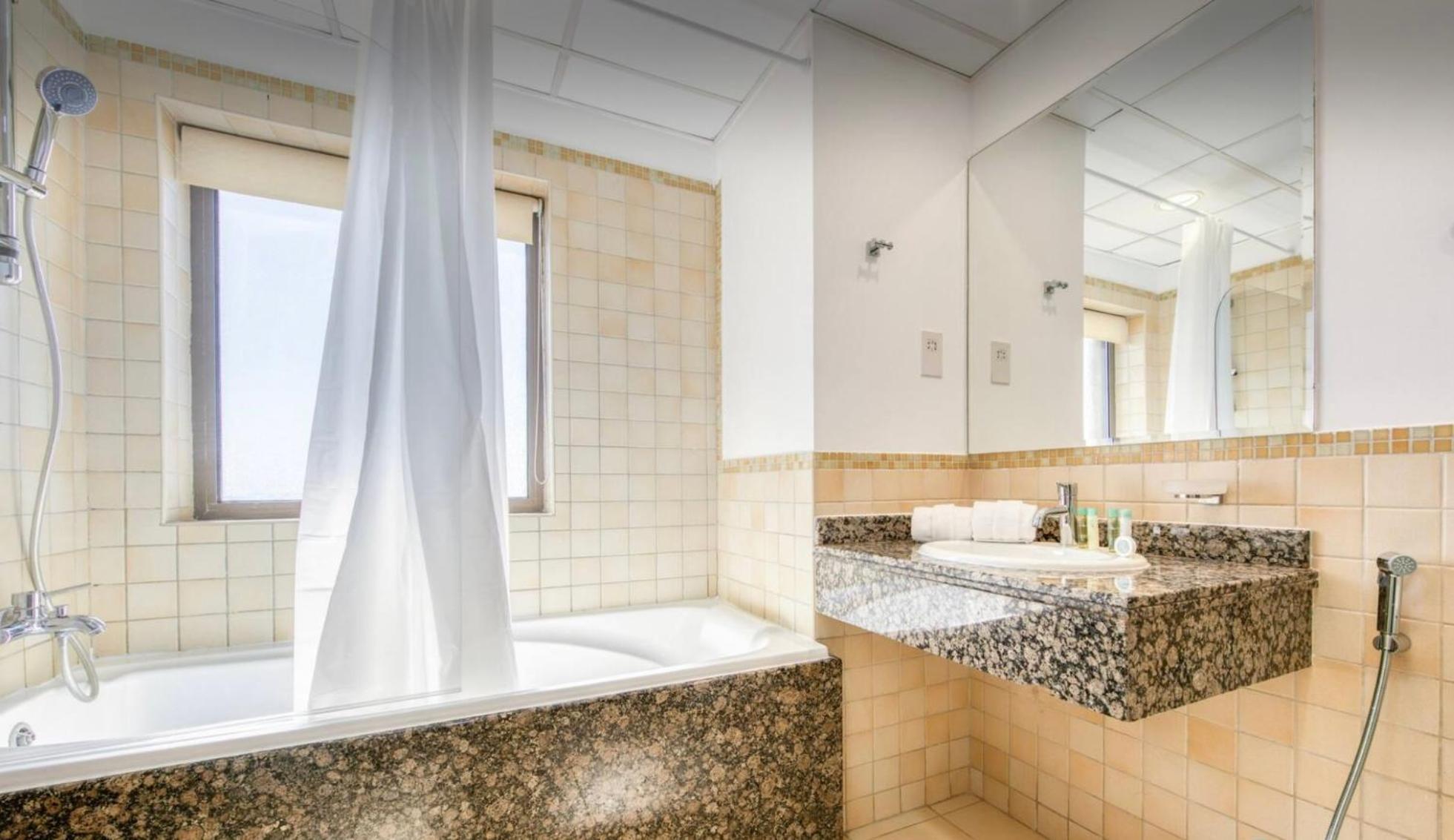 Seaview Beach Hostel Jbr - Walk To Beach - Gym - Pool - Metro Station Dubai Ngoại thất bức ảnh